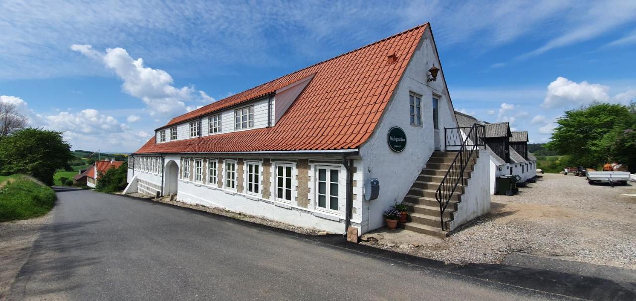 Bed and Breakfast Hos Molsgaarden Knebel Экстерьер фото
